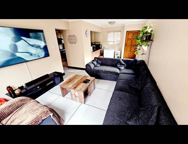 2 BEDROOM APARTMENT FOR SALE IN CASTLEVIEW